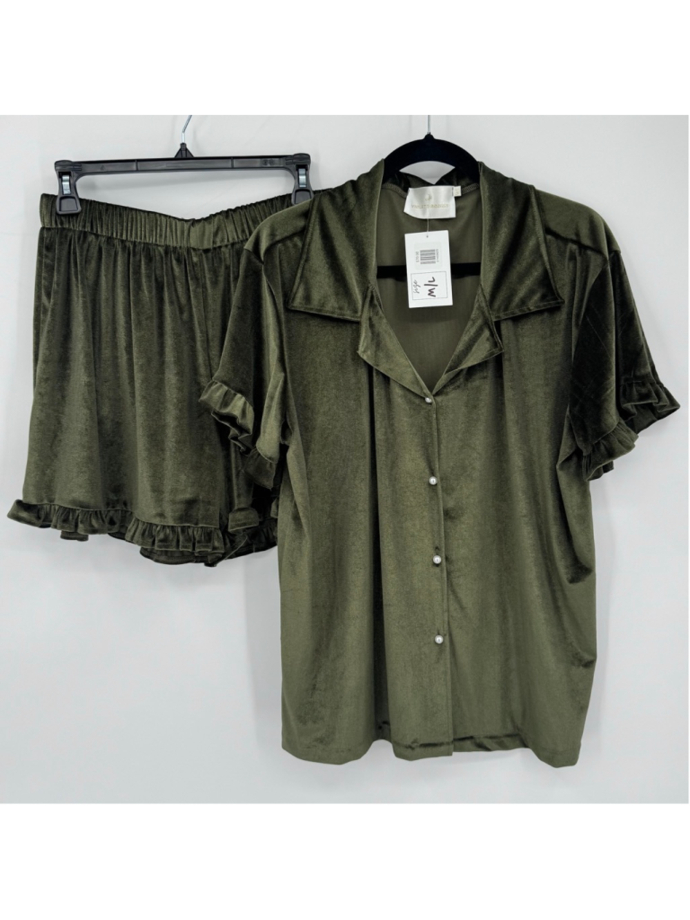 NWT Violet & Brooks Green Velvet Ruffle Pajama Set M/L Top Shorts